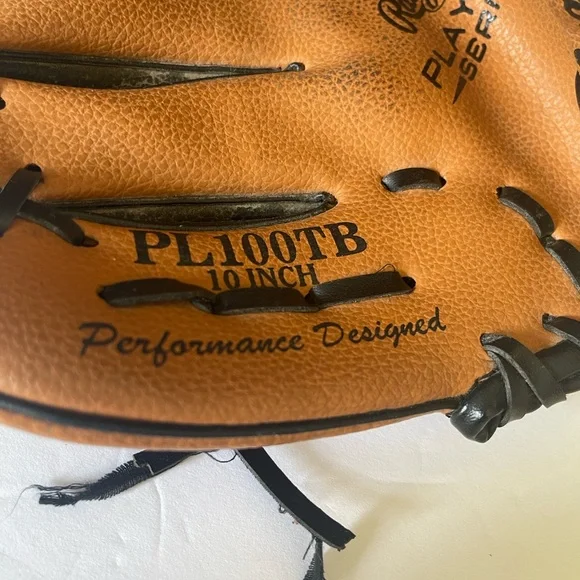 Rawlings PL100TB 10 inch right handed kids glove with 3 T-ball baseballs - Picture 8 of 9